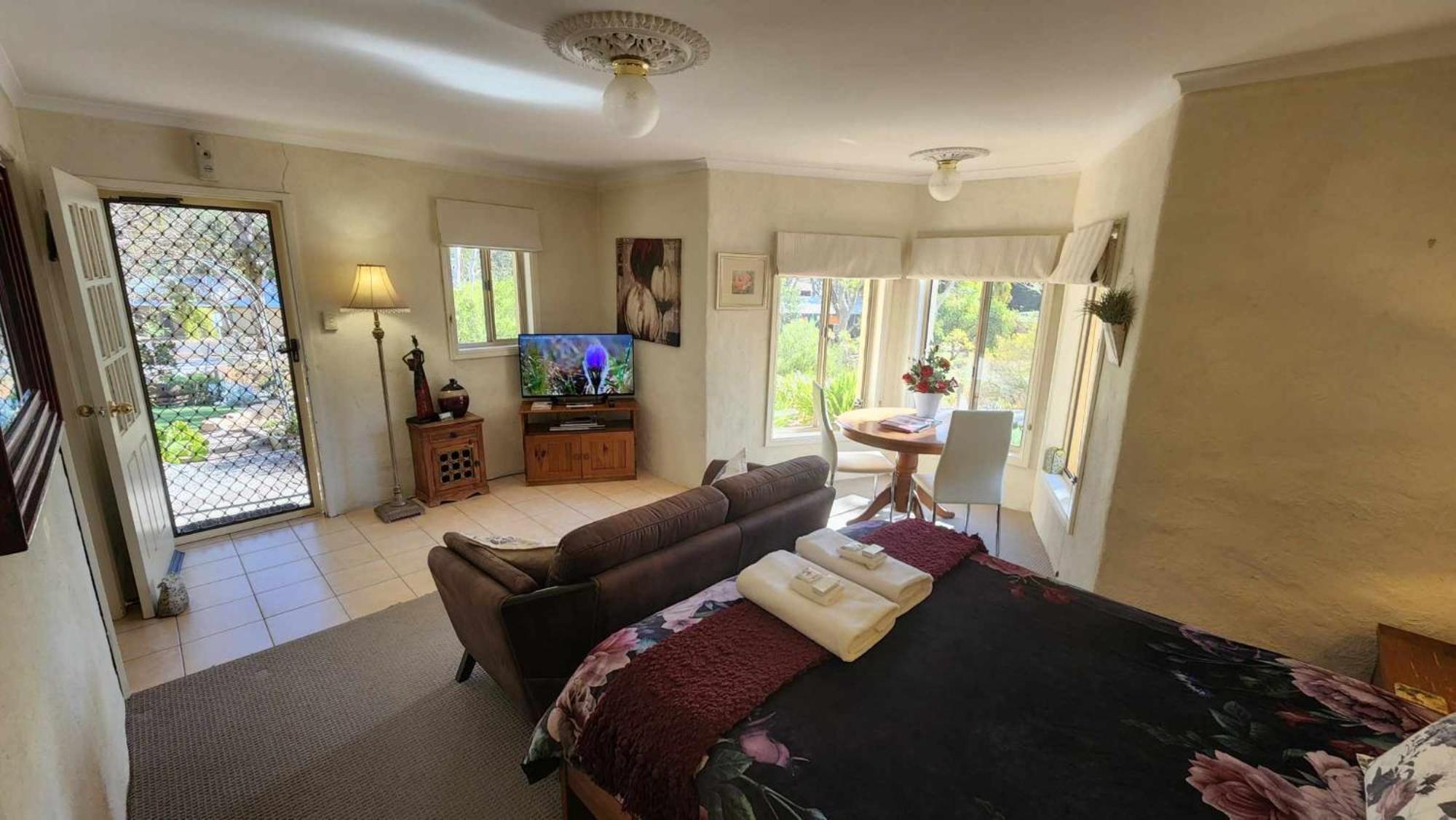 Riesling Trail & Clare Valley Cottages Extérieur photo